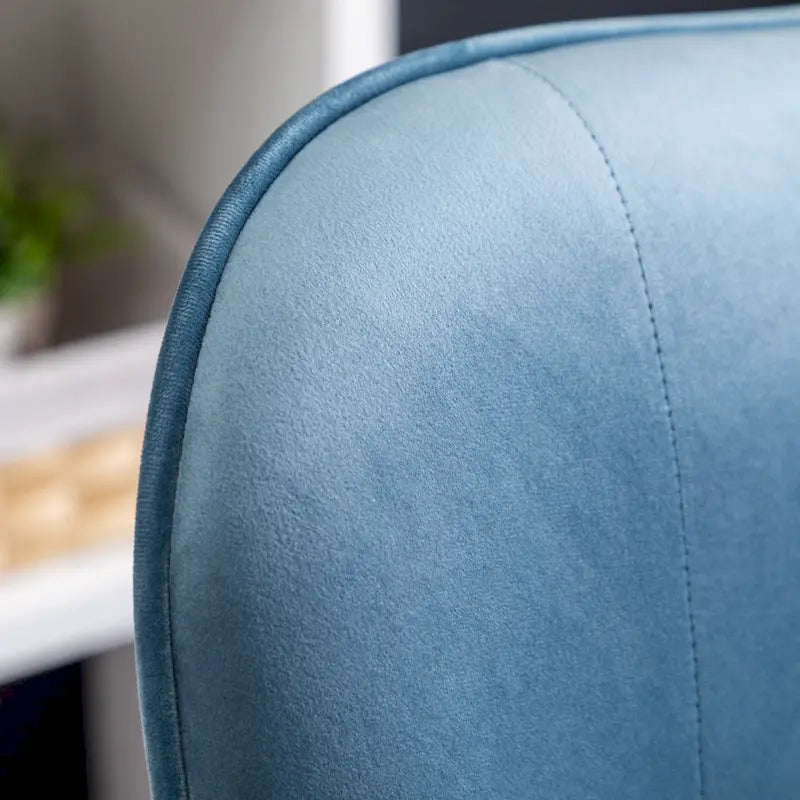 Fauteuil d'appoint capitonné en velours bleu avec pieds en bois massif