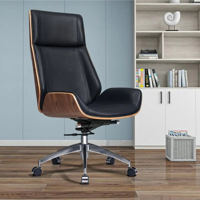 Chaise de bureau de direction haute en cuir noir avec accents en noyer