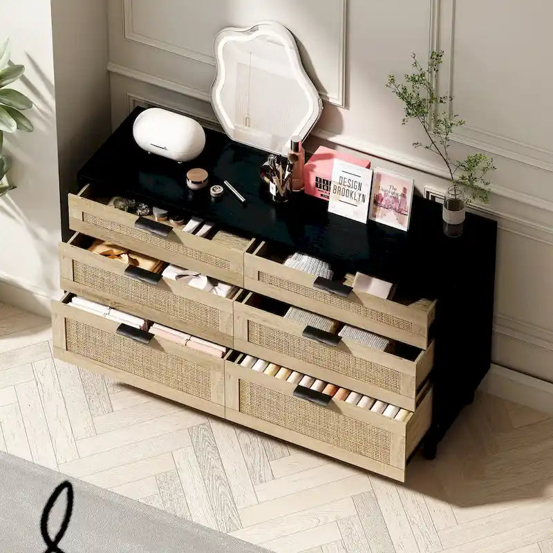 Commode 6 tiroirs en rotin naturel avec poignées en métal, pieds en bois, noir naturel